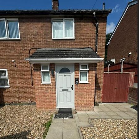 Charming 3-Bedroom Retreat With Modern Comforts South Ockendon Екстер'єр фото