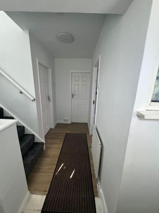 Charming 3-Bedroom Retreat With Modern Comforts South Ockendon Екстер'єр фото
