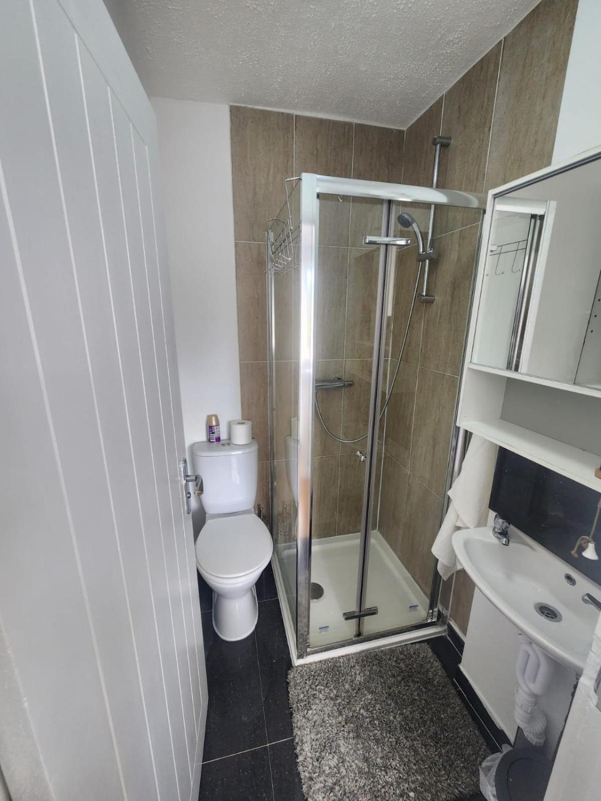 Charming 3-Bedroom Retreat With Modern Comforts South Ockendon Екстер'єр фото