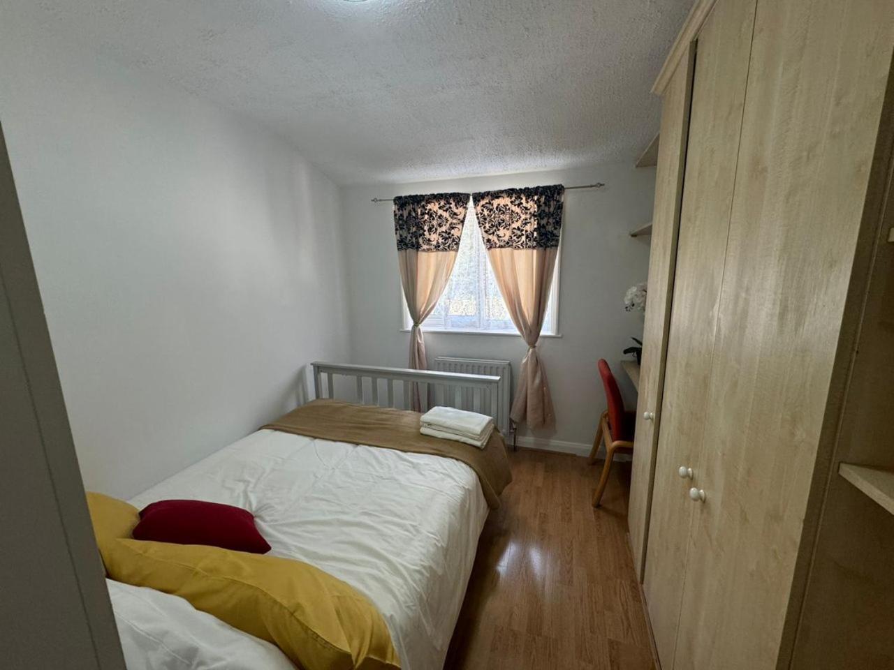 Charming 3-Bedroom Retreat With Modern Comforts South Ockendon Екстер'єр фото