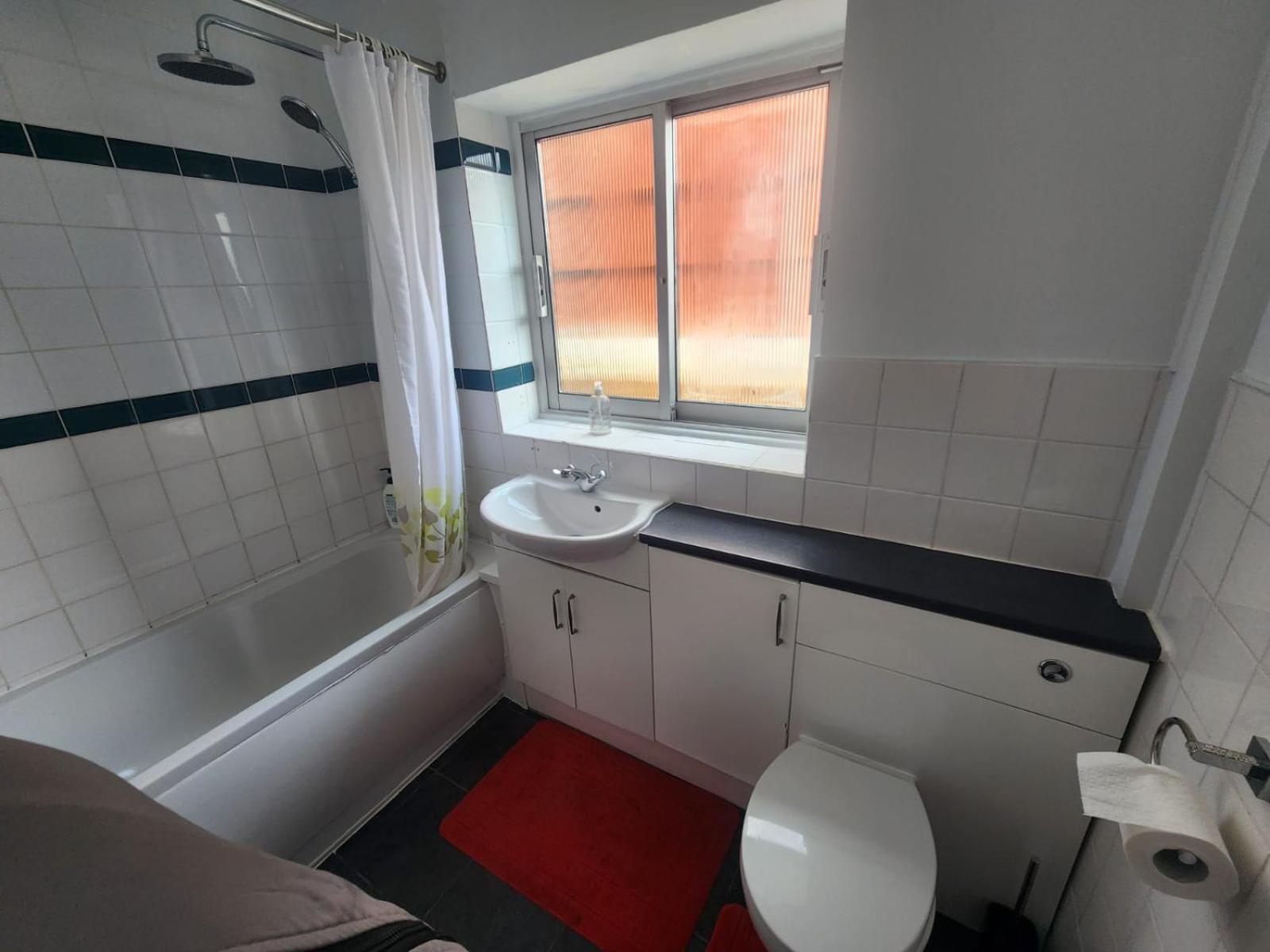 Charming 3-Bedroom Retreat With Modern Comforts South Ockendon Екстер'єр фото