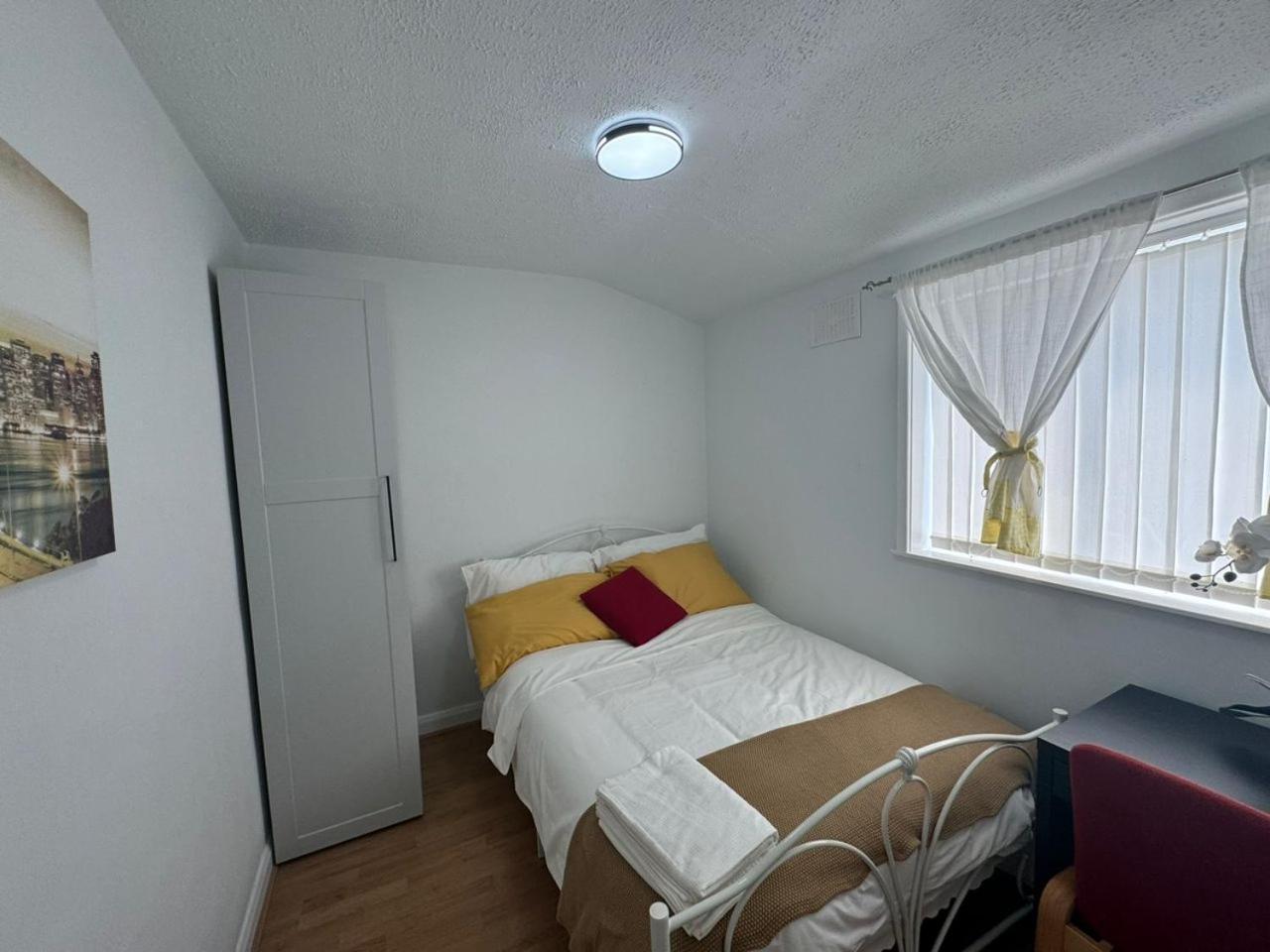 Charming 3-Bedroom Retreat With Modern Comforts South Ockendon Екстер'єр фото